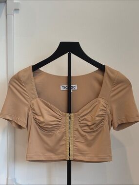 NWOT Tic Toc Cropped Ruched Bust Short Sleeve Top in Camel